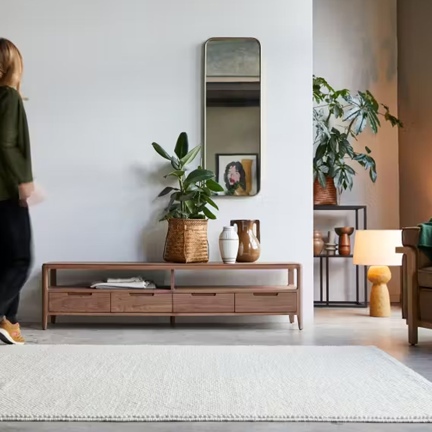 Mid-Century - Solid Nogal Wood Credenza